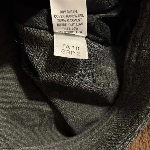 St John Women’s fur zip front vest size P - Picture 12 of 16